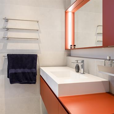 Salle de bains moderne & colorée Salle de bains moderne & colorée