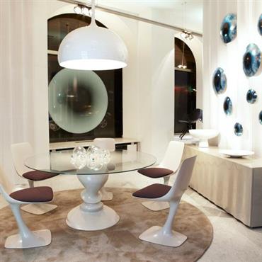 Salle à manger aux tons clairs