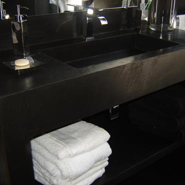 Plan vasque salle de bain beton cire 