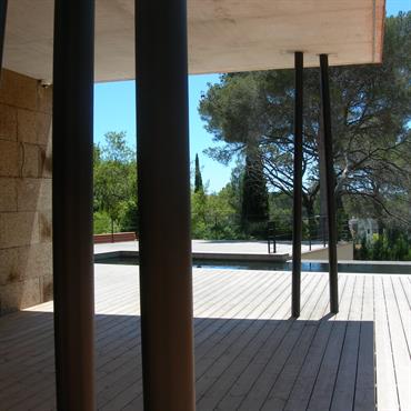 Auvent sur terrasse avec piscine 
