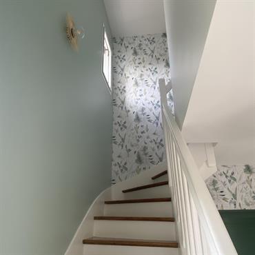 L’escalier qui dessert le 1er étage de la maison
possède aujourd’hui un tout autre visage. La mise en
peinture du limon, des contre-marches et de la
rambarde en blanc a en effet permis ...