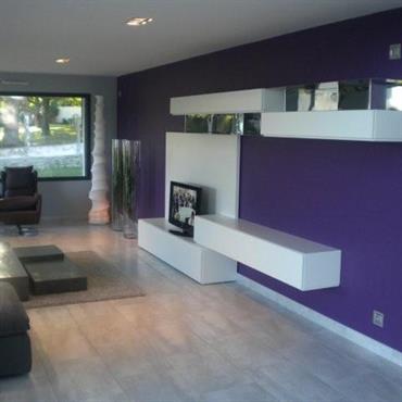 Salon violet et blanc  