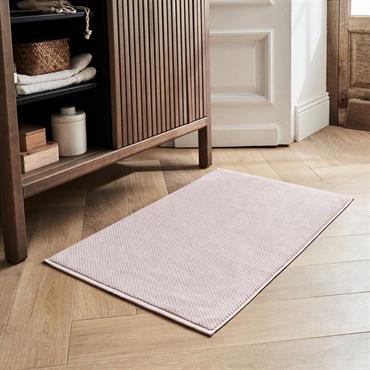 Cliquez pour agrandir et passer en diaporama Tapis de bain en coton bio - rose rosa 50x80cmCOLINE