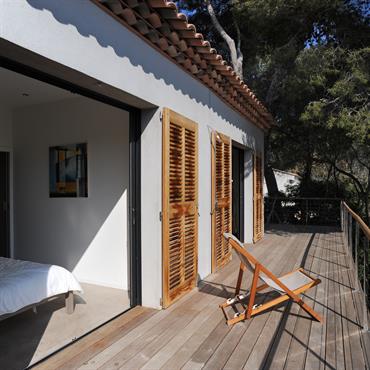 Terrasse en bois filante autour de la maison 