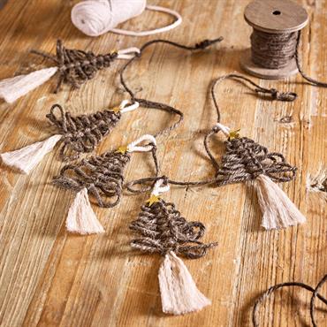 Guirlande de petits sapins en macraméATELIER