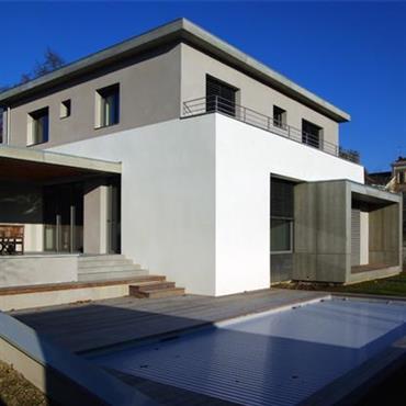 Maison contemporaine avec terrasse et piscine 