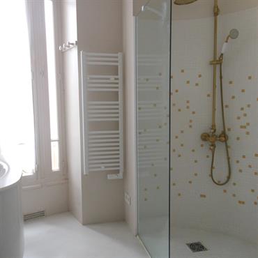 Salle de bain douche à l'italienne Salle de bain douche à l'italienne.