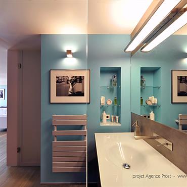 Grande Salle de bain de suite parentale avec un mur turquoise