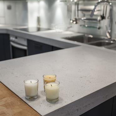 Les architectes Marc Jacquard et Hélène Lesage (www.jacquardlesage.com) ont parfaitement intégré dans ce projet résidentiel la richesse du béton
Plans de travail de cuisine et plateau de bureau en Beton Lege® ...