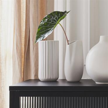 Cliquez pour agrandir et passer en diaporama Vase contemporain en céramique H21cm - blancBAFRA