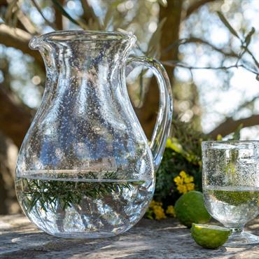 Cliquez pour agrandir et passer en diaporama Carafe avec anse en verre bullé 1