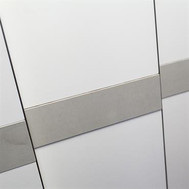 Les architectes Marc Jacquard et Hélène Lesage (www.jacquardlesage.com) ont parfaitement intégré dans ce projet résidentiel la richesse du béton
plateau de bureau en Beton Lege® brut vitrifié 