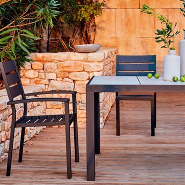 Cliquez pour agrandir et passer en diaporama Lot de 2 chaise de jardin empilable avec accoudoirs en aluminium - noir