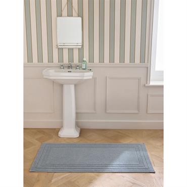Tapis de bain bouclette Tapis de bain en pur coton confectionné et tissé au Portugal. Ses bouclettes épaisses et moelleuses procurent un confort pour les pieds mais aussi pour les yeux. ...