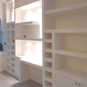 Bibliothèque sur mesure, un jeux de pleins et de vides 