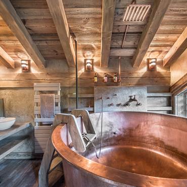 Baignoire en cuivre. Chalet contemporain. Ecume des Neiges @Dupleissier 