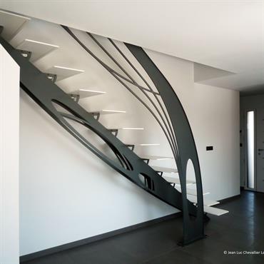 Escalier design en métal Art Nouveau