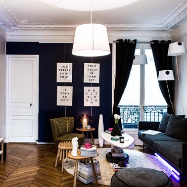 Lampes modernes dans un intérieur ancien Lampes modernes dans un intérieur ancien