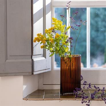 Cliquez pour agrandir et passer en diaporama Vase contemporain en verre strié H26cm - marronCABRIA