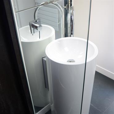 Comme un spa avec ce lavabo colonne 