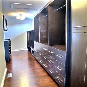 Dressing en longueur en bois 