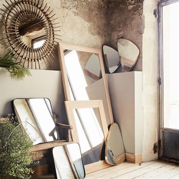 Cliquez pour agrandir et passer en diaporama Miroir triangulaire - noir 35x54cmTRELUS