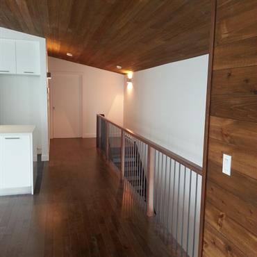 Couloir en bois et peinture blanche Couloir en bois et peinture blanche