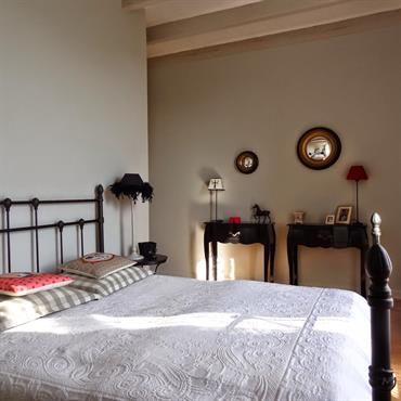 Chambre au décor baroque 
