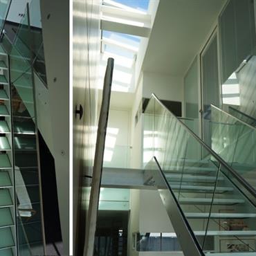 Escalier en verre et métal 