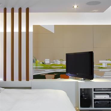 De multiples perspectives graphiques structurent le volume de la chambre