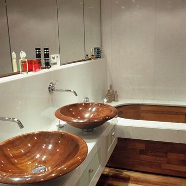 Salle de bain en marbre de Grèce blanc pur Thassos et sanitaires