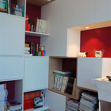 Bureau avec bibliothèque sur-mesure 