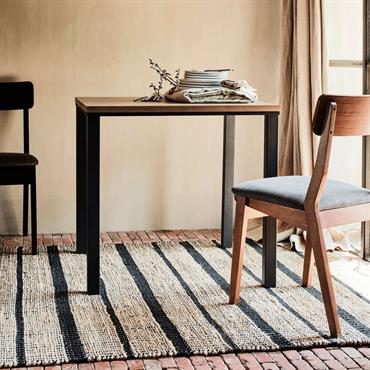 Cliquez pour agrandir et passer en diaporama Table de repas carrée effet chêne - bois foncé