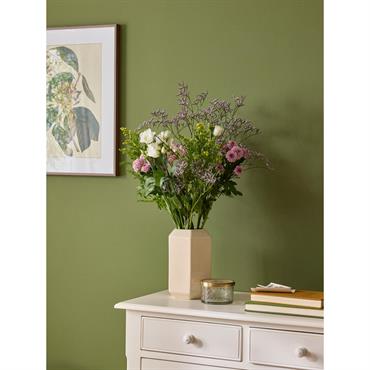 Le vase Victoire est une création exclusive pour Cyrillus Maison. Il s’inspire des anciens flacons de parfums que nous pouvions trouver chez nos grands-mères. Pour sa réalisation, nous avons fait ...