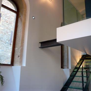 Escalier en verre et métal 