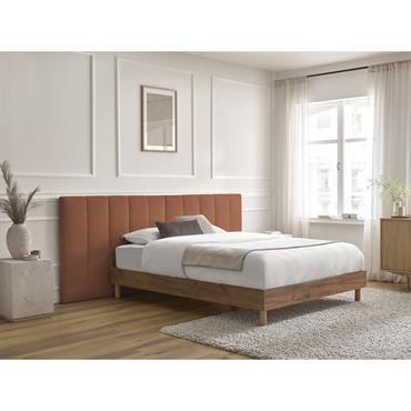 Lit TIMO bois clair avec lattes massives orange 140x190 BOBOCHIC Découvrez le lit fixe TIMO en bois, alliant élégance naturelle et praticité. Son design épuré et chaleureux, accentué par le tissu bouclette, crée une ambiance cosy et moderne dans votre ...