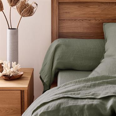 Cliquez pour agrandir et passer en diaporama Taie de traversin en lin lavé - vert cèdre 45x190cmVENCE