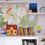 Chambre enfant avec décor mural gai et moderne