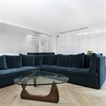 Un magnifique parquet point de Hongrie de chez Carresol habille avec élégance