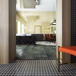 Vue de la salle de bain sur la cuisine