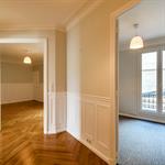 Entrée desservant 6 bureaux