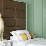 Lit simple ambiance capitonnée