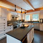 Cuisine au design traditionnel modernisée