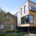 Maison contemporaine en bois et baies vitrées
