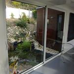 Le bassin de récupération des eaux pluviales dans le patio