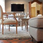 Mobilier classique et couleurs douces