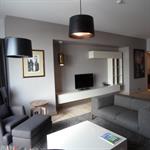 Salon moderne à dominante de gris