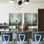 Salle à manger originale dans les teintes bleues