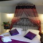 Chambre ardéchoise avec lit en fer forgé