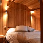 Chambre attenante à la salle de bains